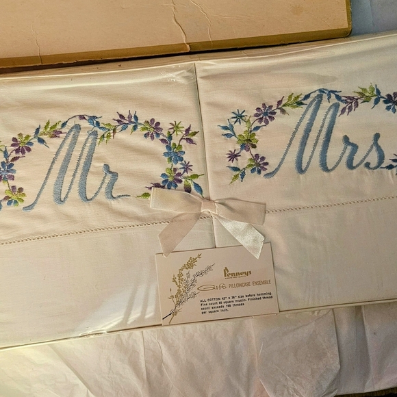 Vintage Mr. And Mrs. Pillowcase Ensemble Wedding Anniversary Marriage Gift Set - Picture 1 of 5